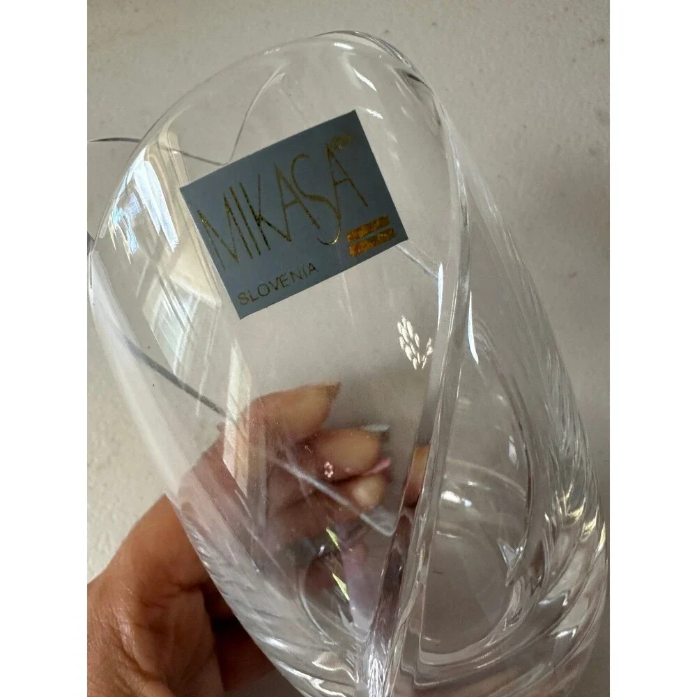 Mikasa Crystal Finesse Design Clear Swirl Cut Tulip Scallop Shape Vase 5.5